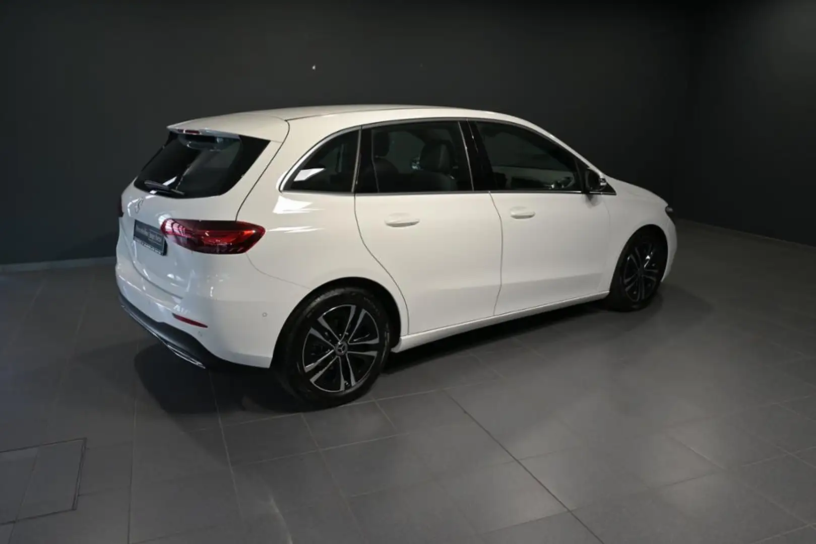 Mercedes-Benz B 180 PROGRESSIVE ADVANCED/KAMERA/LED/PTS/NAVI White - 2