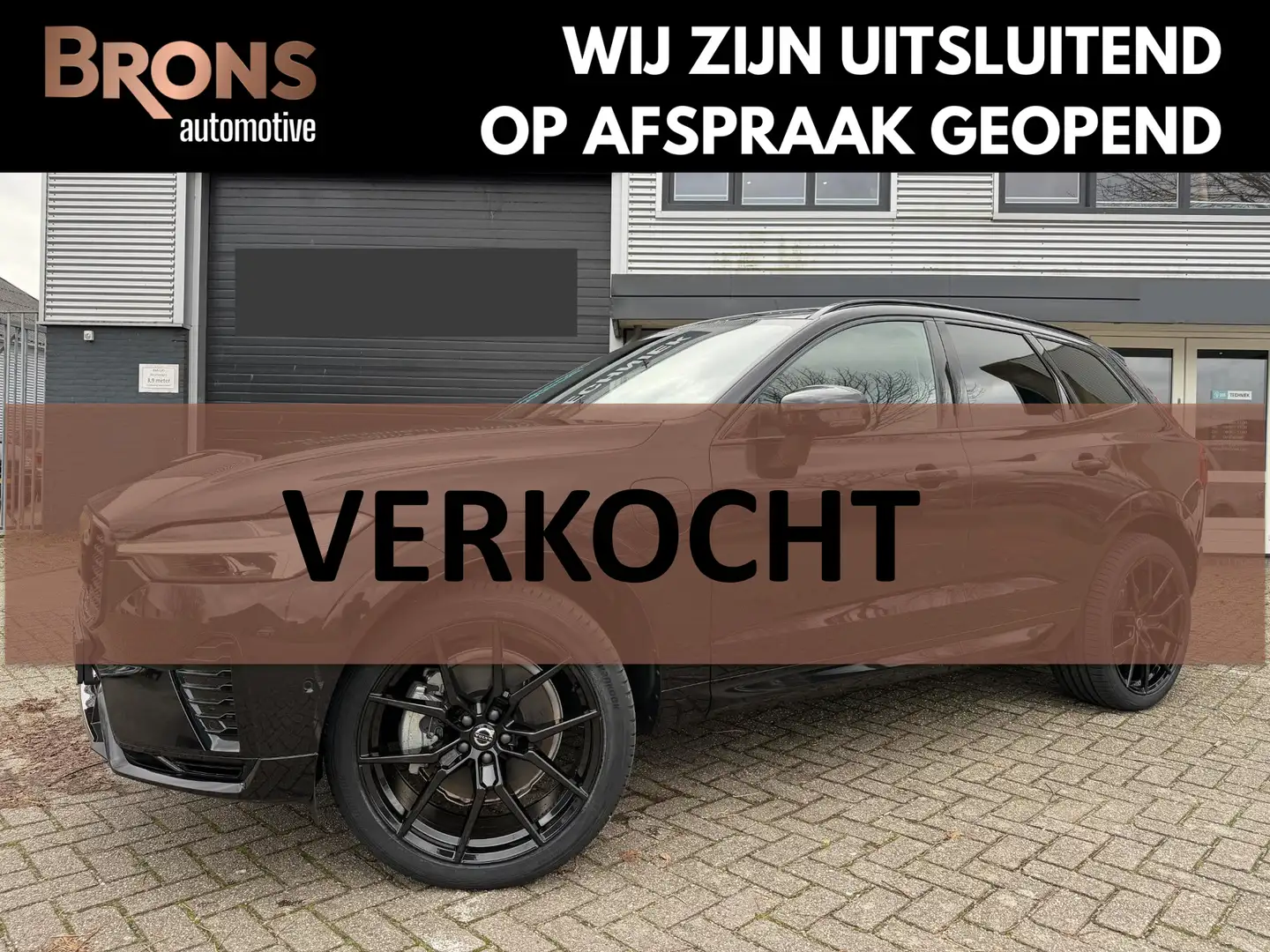 Volvo XC60 2.0 T8 Plug-in hybrid AWD Plus Black Edition Pano Zwart - 1