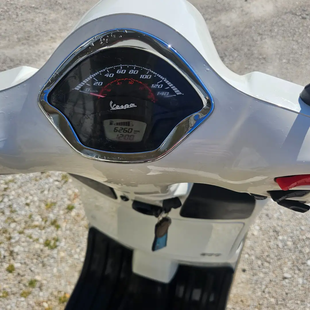 Piaggio GTS 300 Vespa Gts 300 Super Abs Bílá - 2