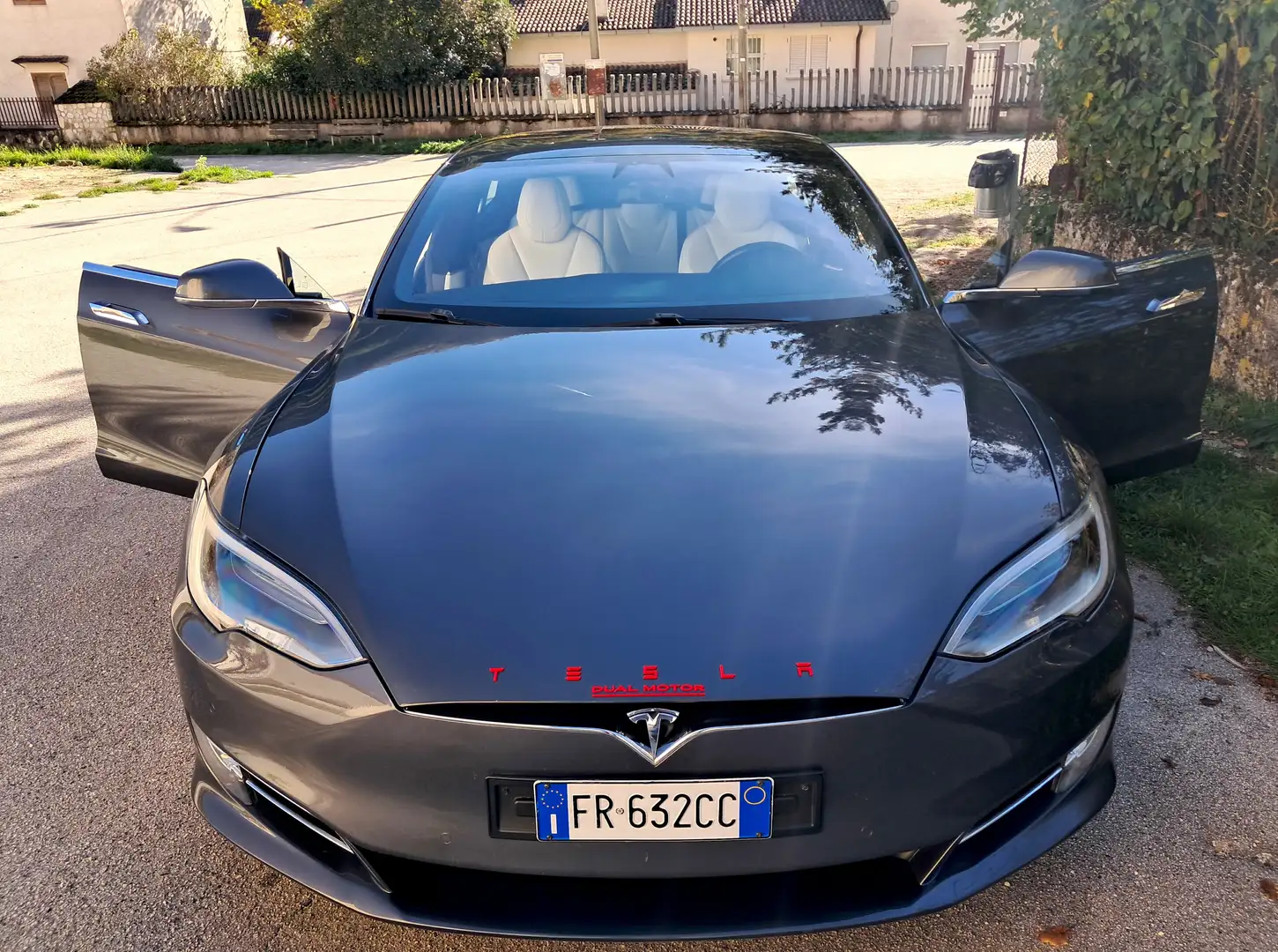 Tesla Model S dual motor 4X4 batteria 100A guida autonoma Grijs - 1
