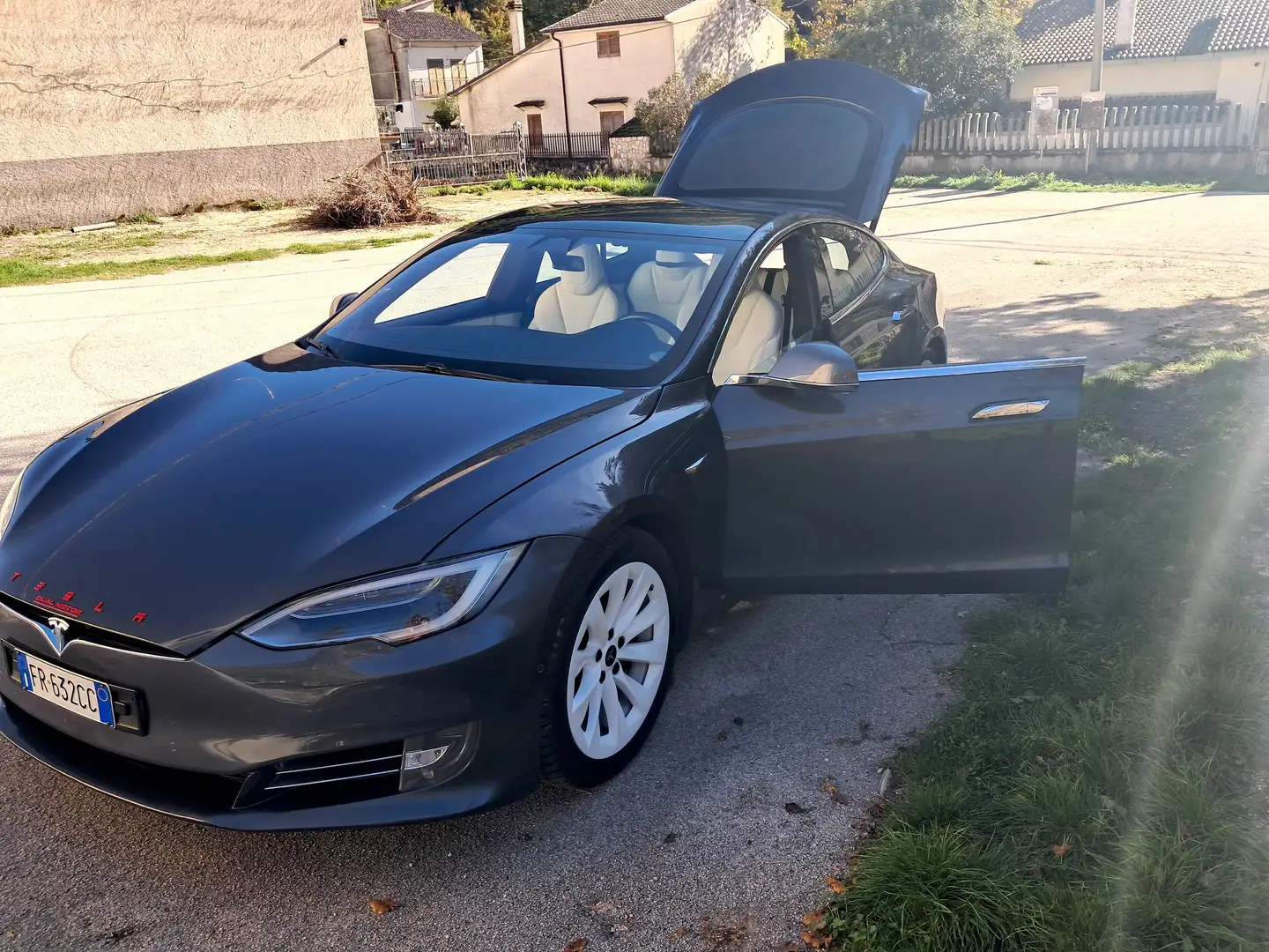 Tesla Model S dual motor 4X4 batteria 100A guida autonoma Grijs - 2