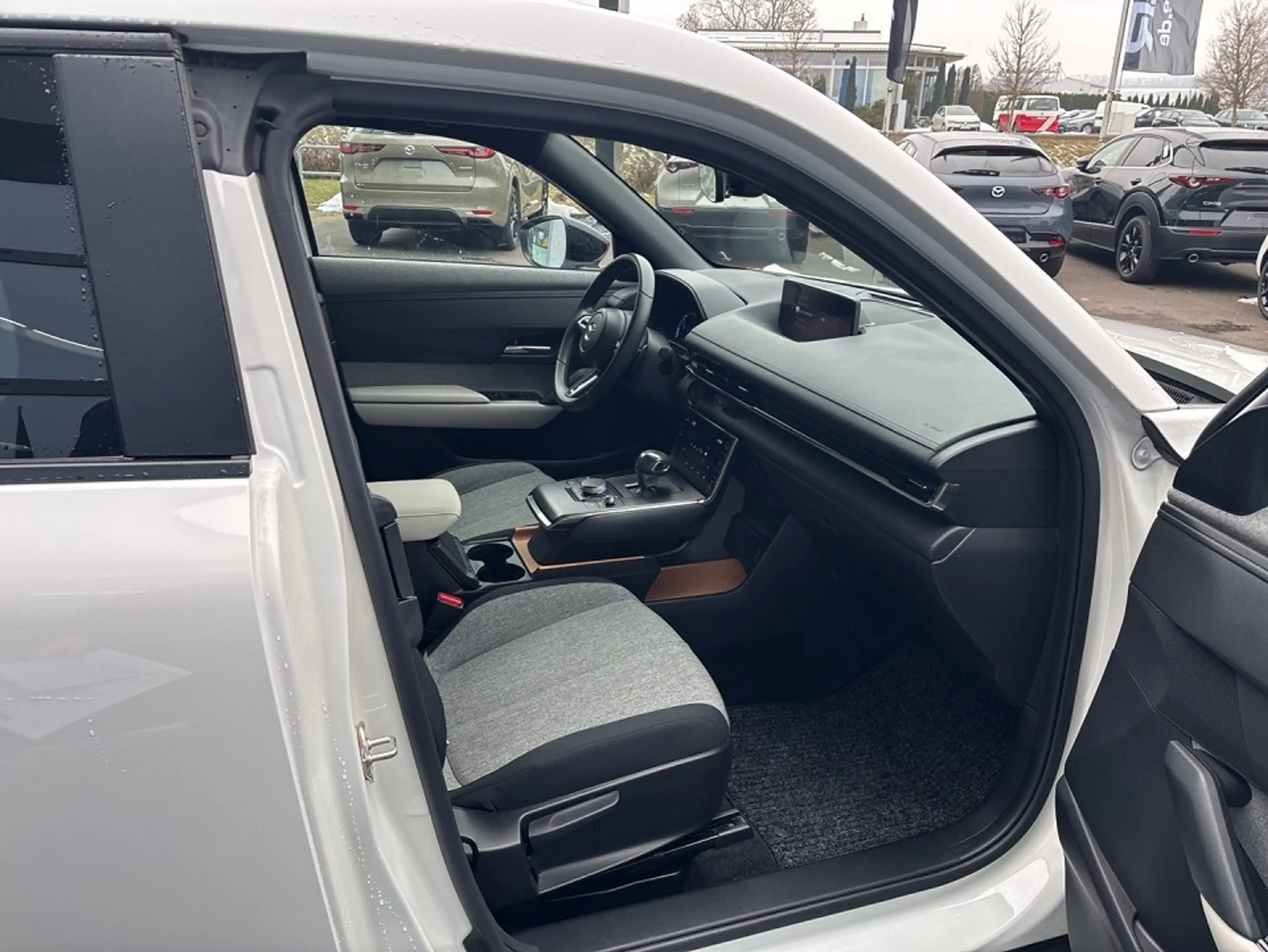 Mazda MX-30 35,5 kWh e-SKYACTIV EV 145 PS *6 Jahre Garantie* — photo 12