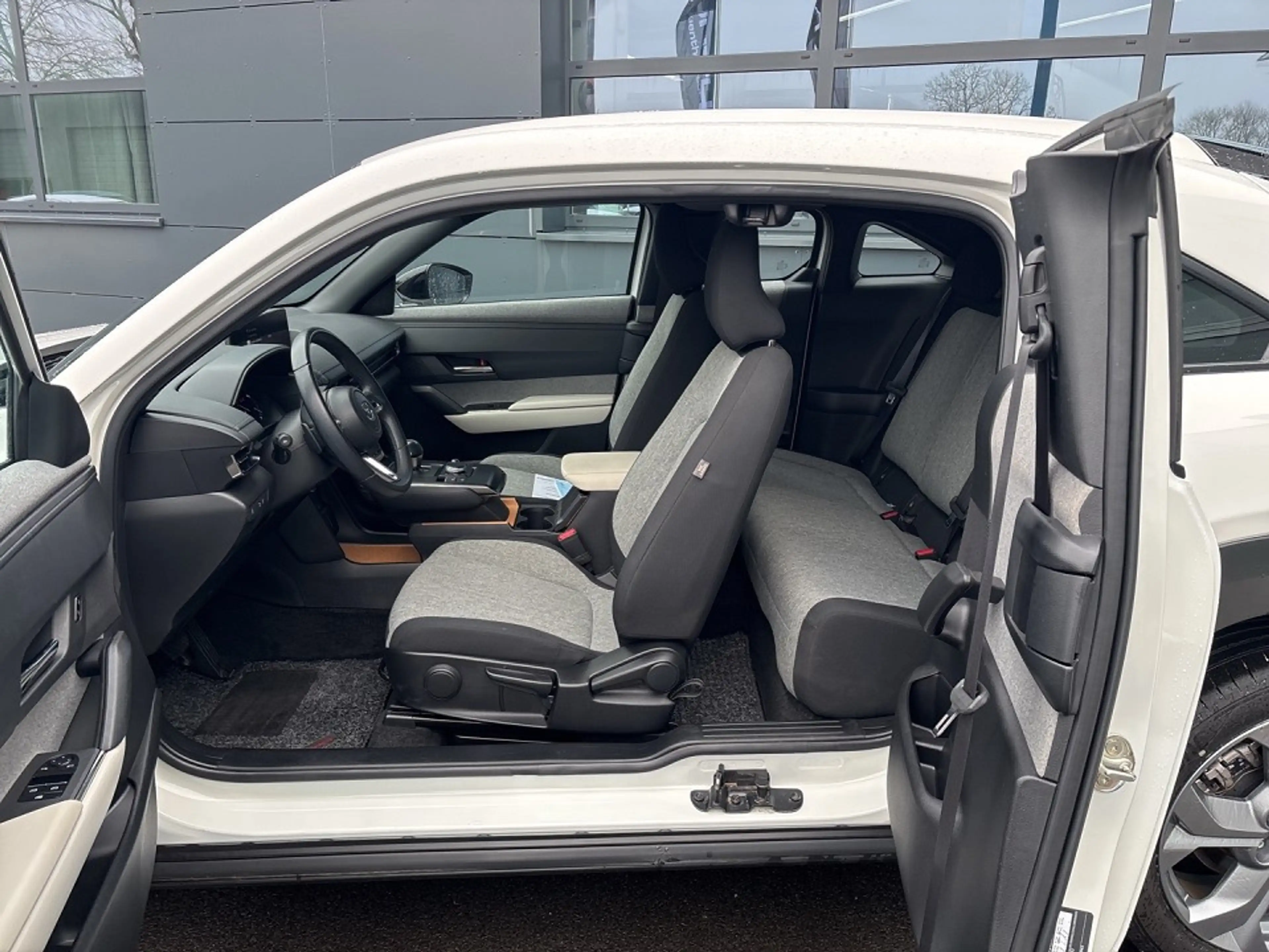 Mazda MX-30 35,5 kWh e-SKYACTIV EV 145 PS *6 Jahre Garantie* — photo 8