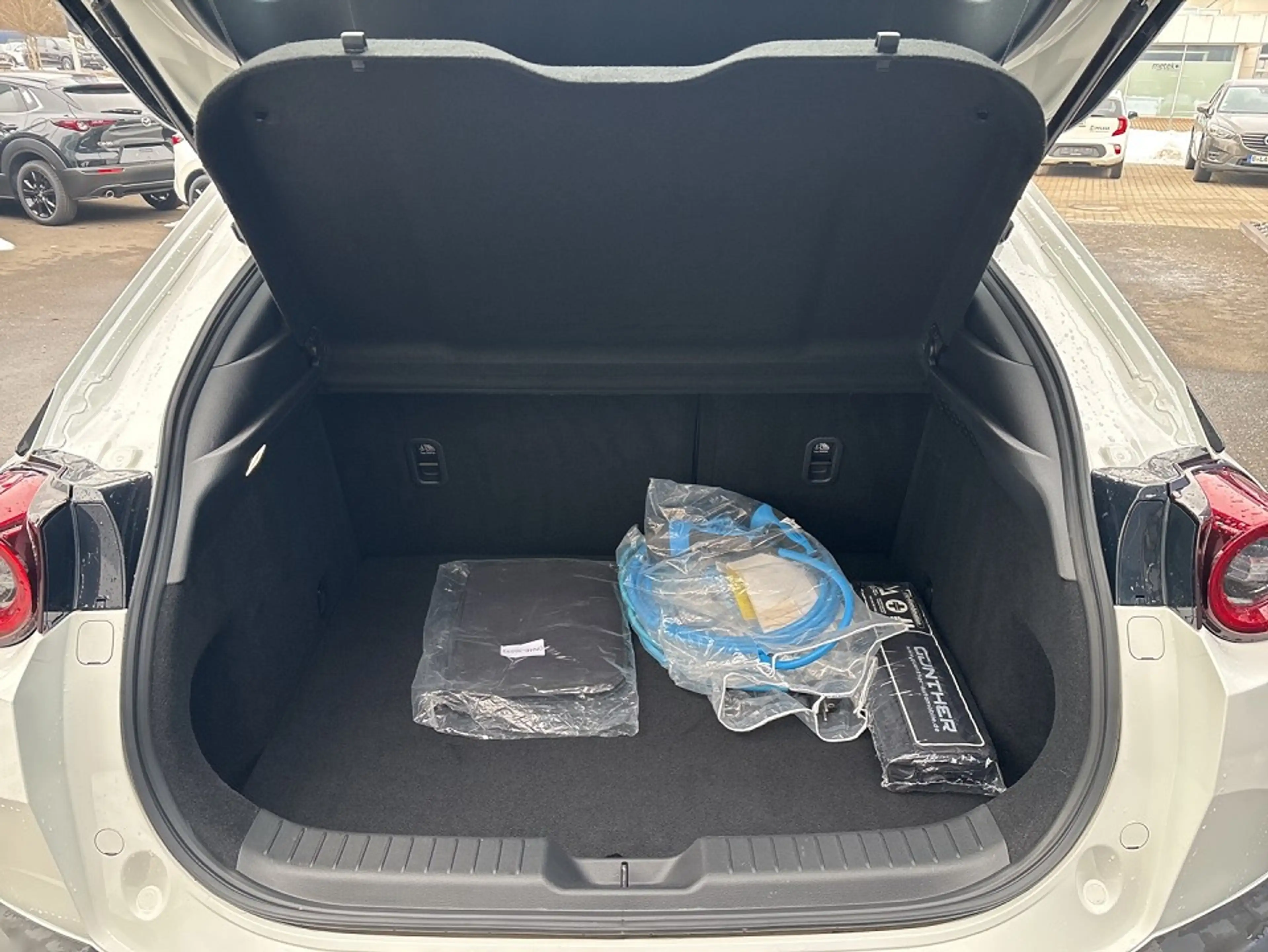 Mazda MX-30 35,5 kWh e-SKYACTIV EV 145 PS *6 Jahre Garantie* — photo 13