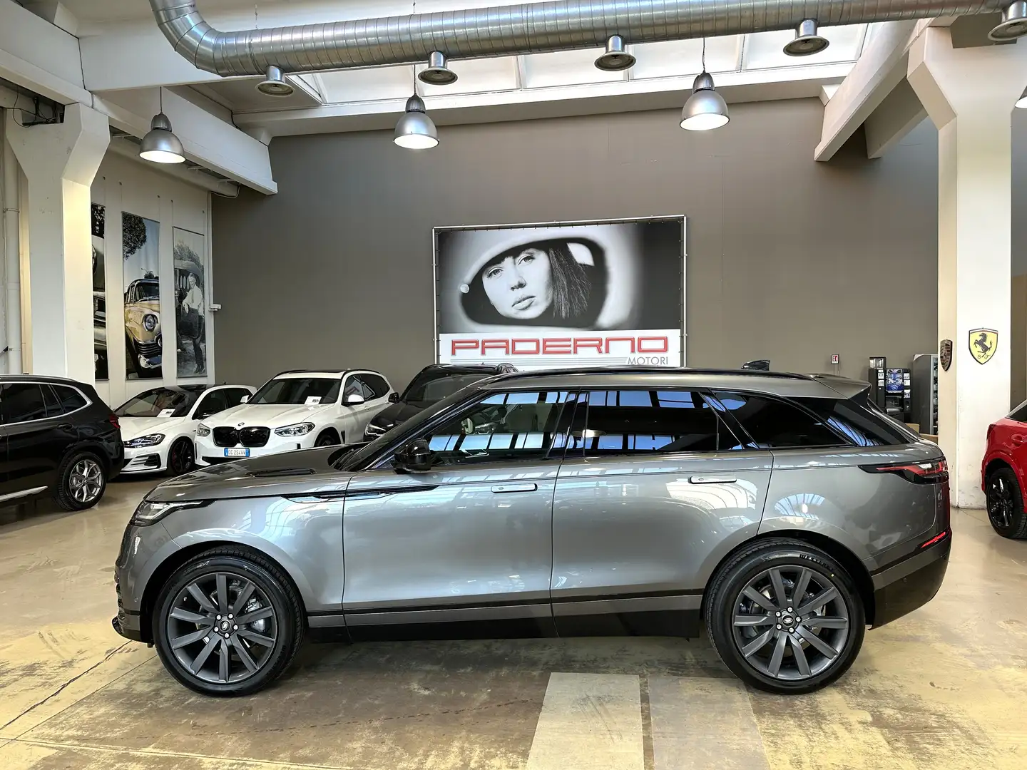 Land Rover Range Rover Velar 3.0 V6 sd6 R-Dynamic SE 300cv -21"-Adaptive Cruise Grau - 2