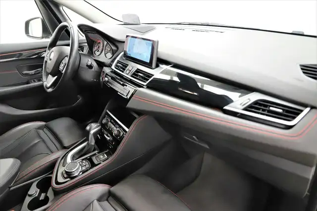 BMW 2 Series view 12
