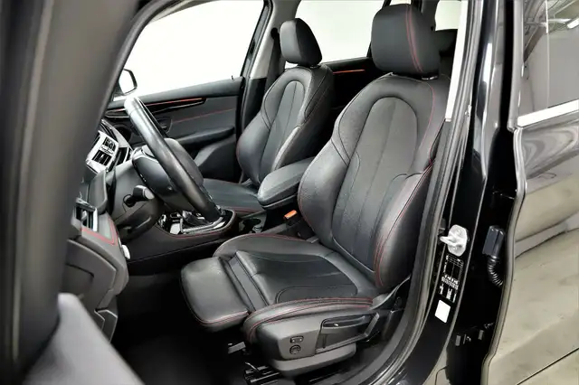 BMW 2 Series view 10