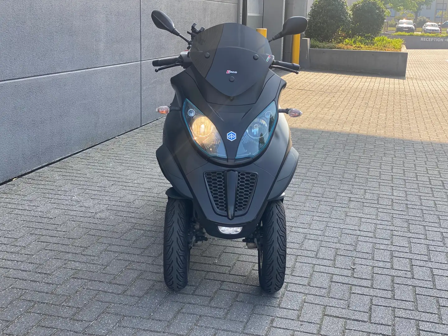 Piaggio MP3 500 Scooter LT Sport - 2