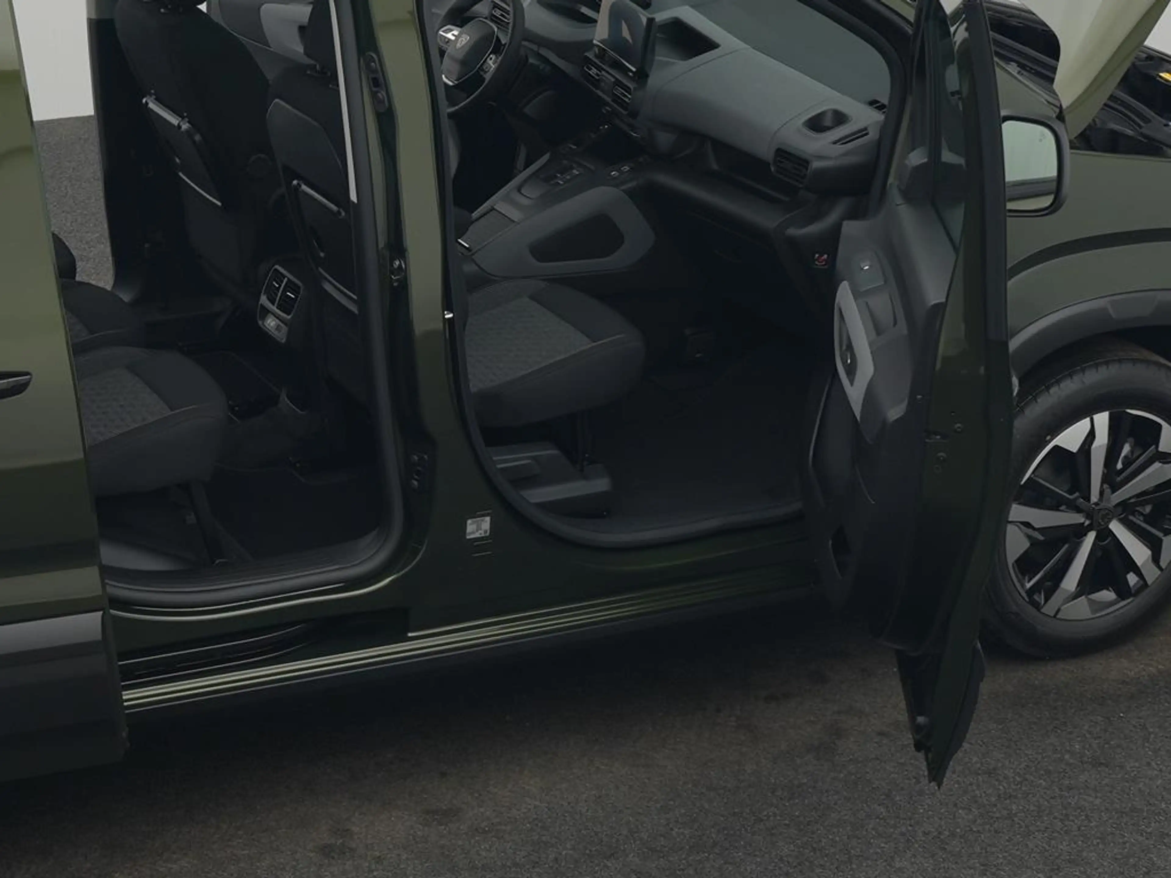 Peugeot Rifter L1 GT Diesel 130 EAT8 — photo 11