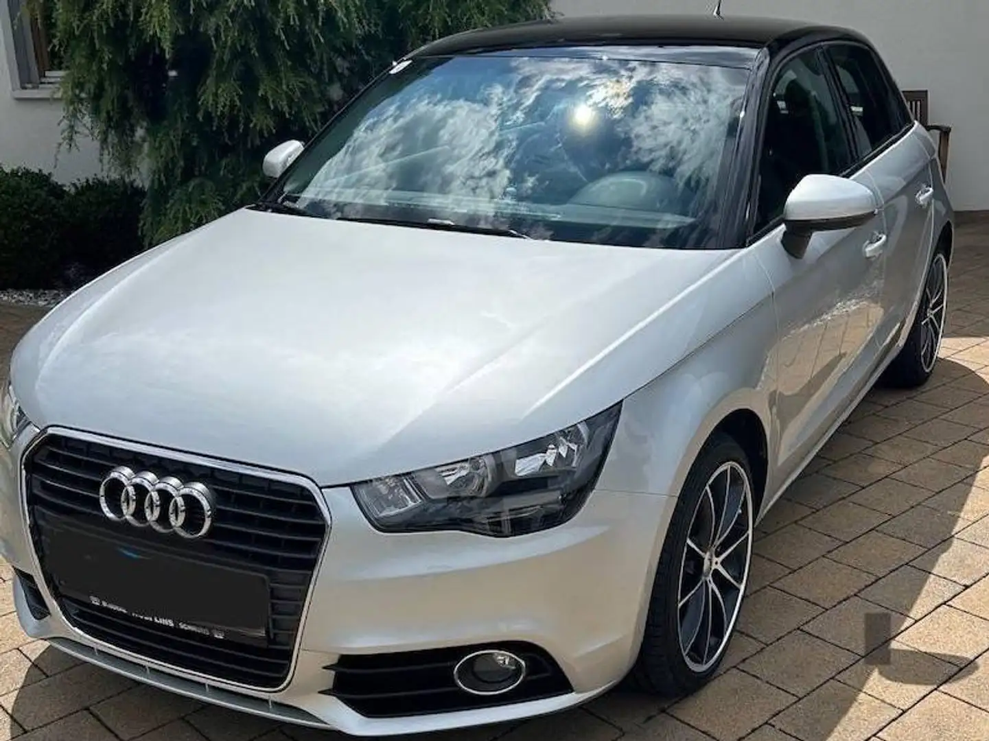 Audi A1 A1 SB 1,2 TFSI Attraction Attraction Silber - 2