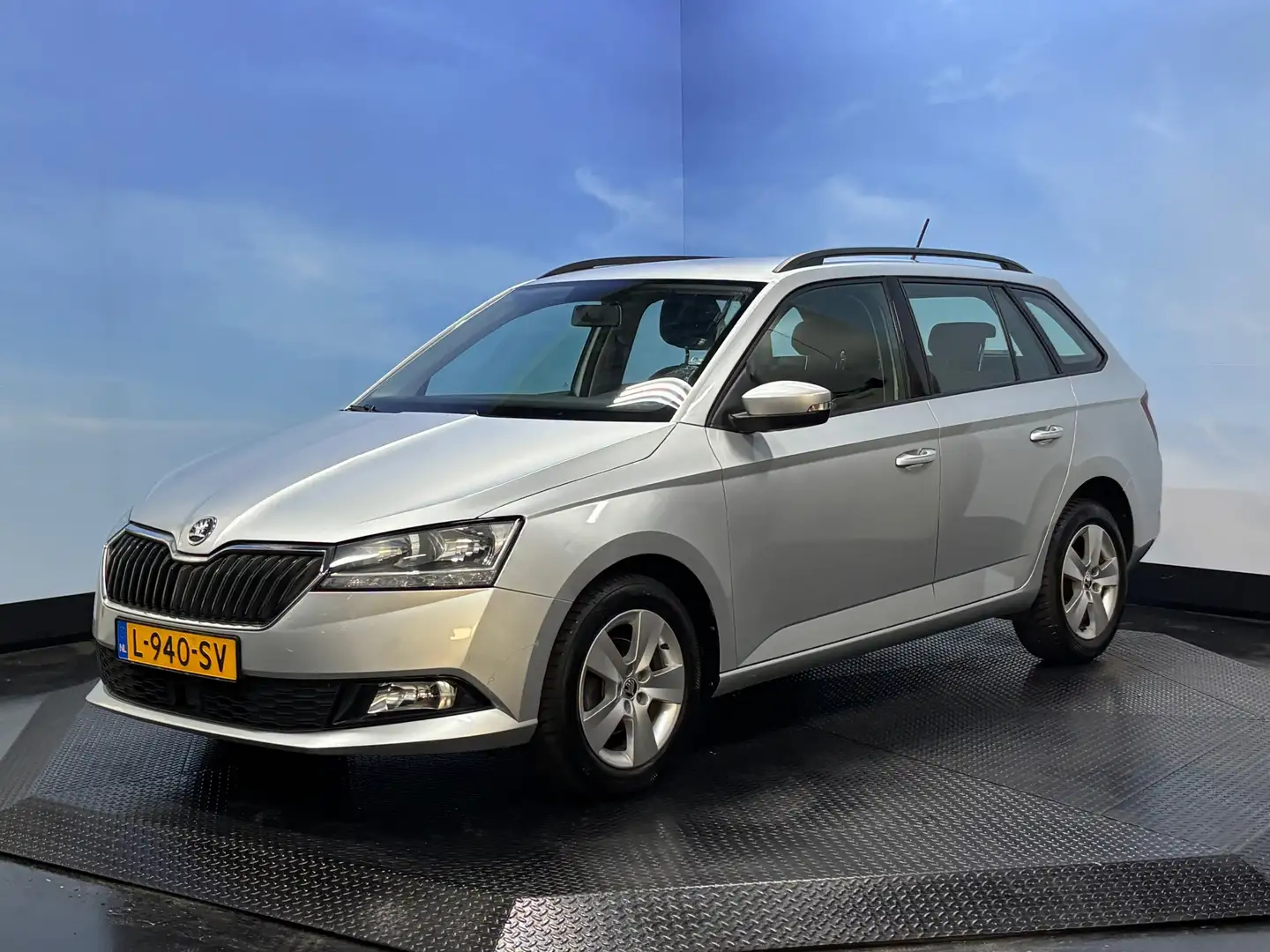 Skoda Fabia Combi 1.0 TSI Ambition Airco | Cruise | Navi Grijs - 2