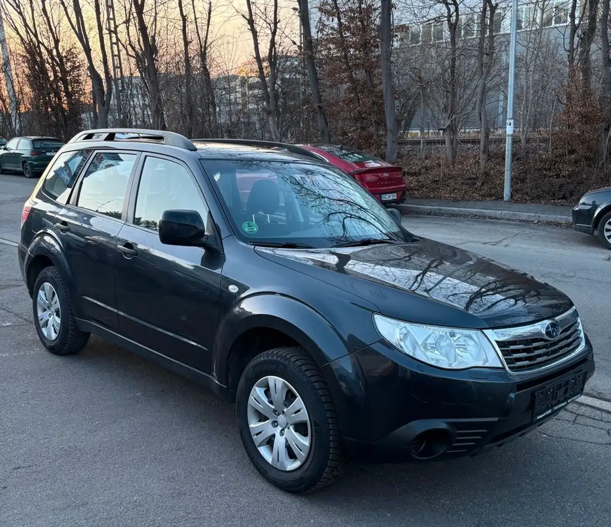 Subaru Forester 2,0 Active*AWD-4X4*KLIMA*AHK*TÜV-AU-NEU Grau - 1