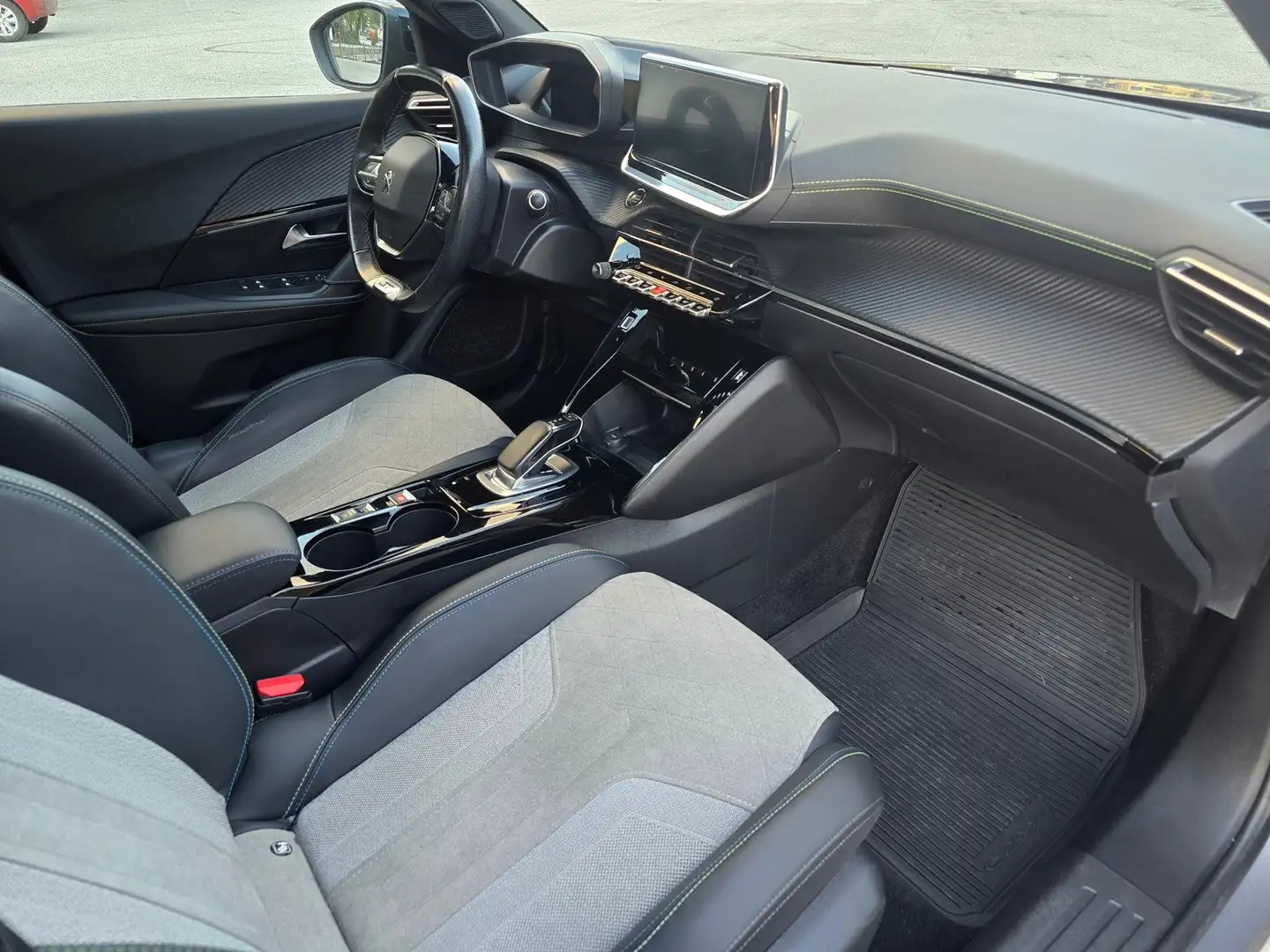 Peugeot e-2008 2008 Elektro GT Pack Schwarz - 2