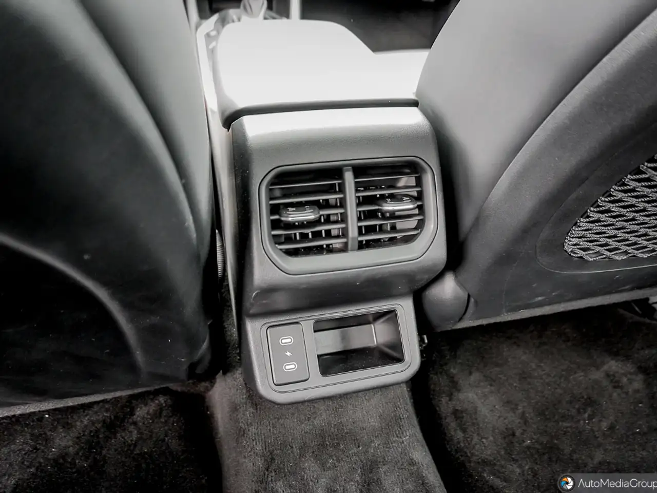 Kia K4 снимка Kia K4