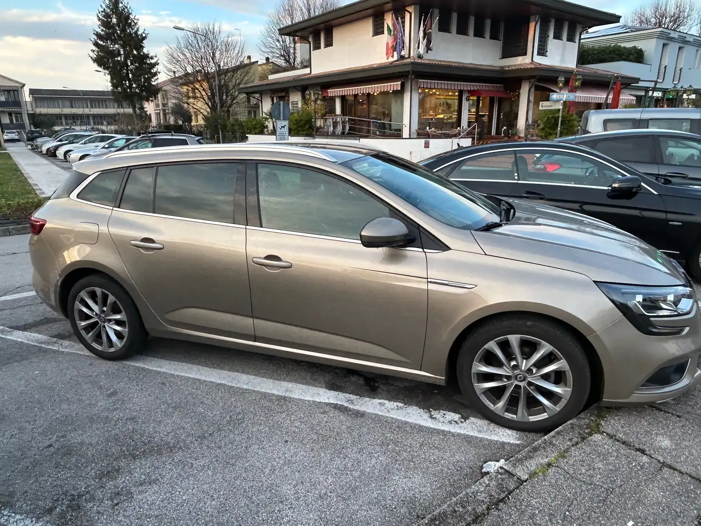 Renault Megane Megane IV Sporter 1.2 tce energy Intens 130cv edc Auriu - 2