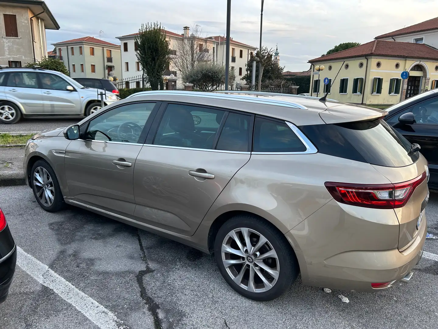 Renault Megane Megane IV Sporter 1.2 tce energy Intens 130cv edc Auriu - 1