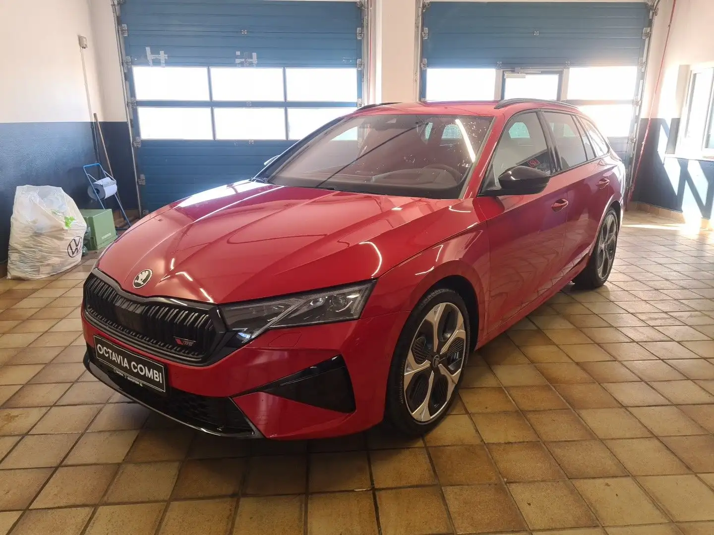 Skoda Octavia Combi 2.0 TSI 195 kW RS Rot - 2