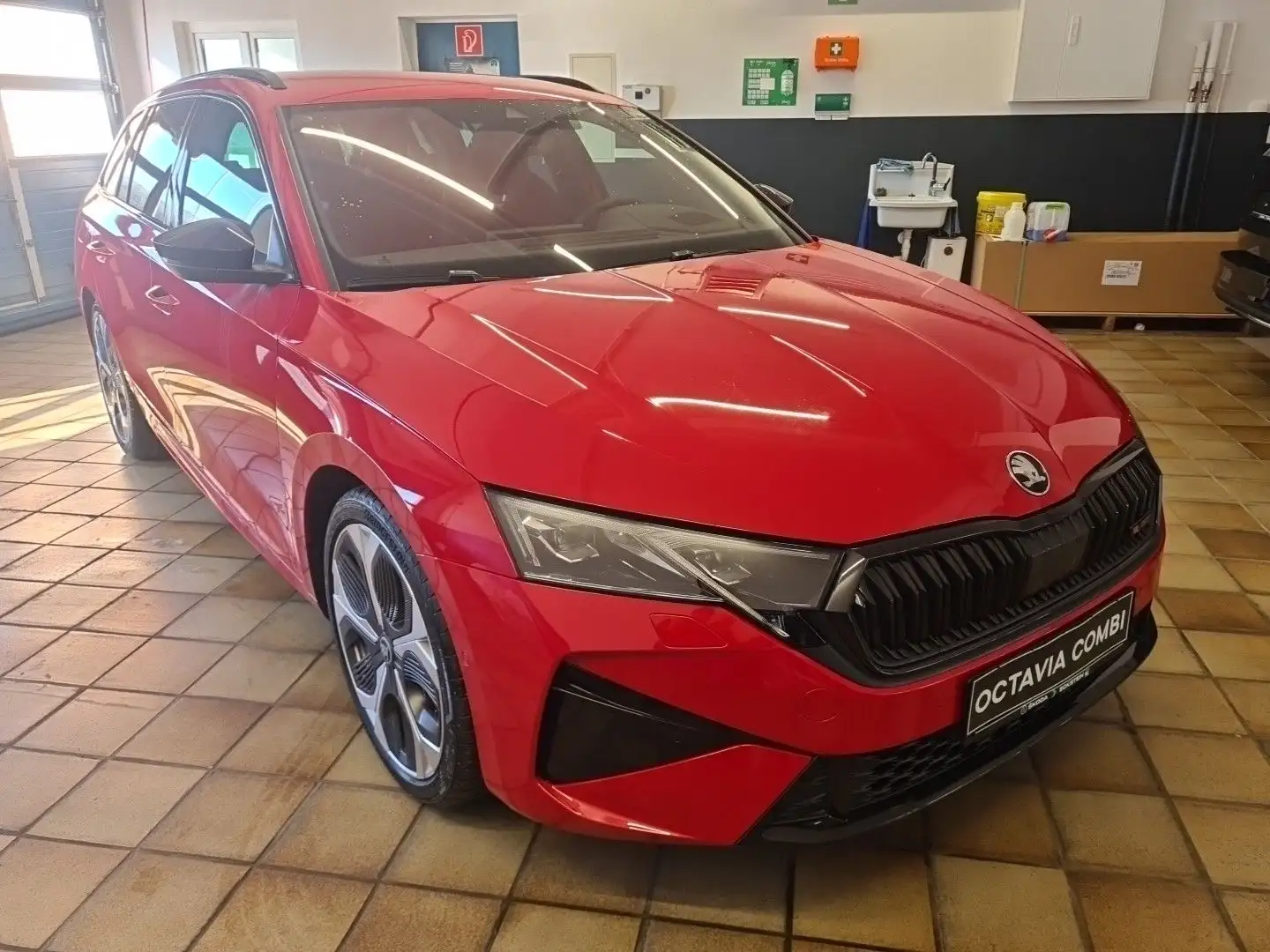 Skoda Octavia Combi 2.0 TSI 195 kW RS Rot - 1