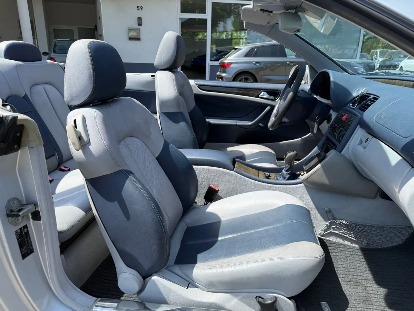 Mercedes-Benz CLK 230 K AVANTGARDE Klima/ Navi/ Leder Stříbrná - 2