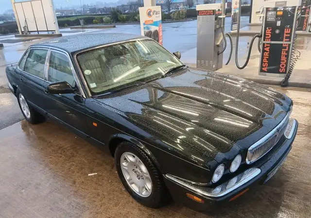 Jaguar XJ8 2000 etat proche du neuf reprise