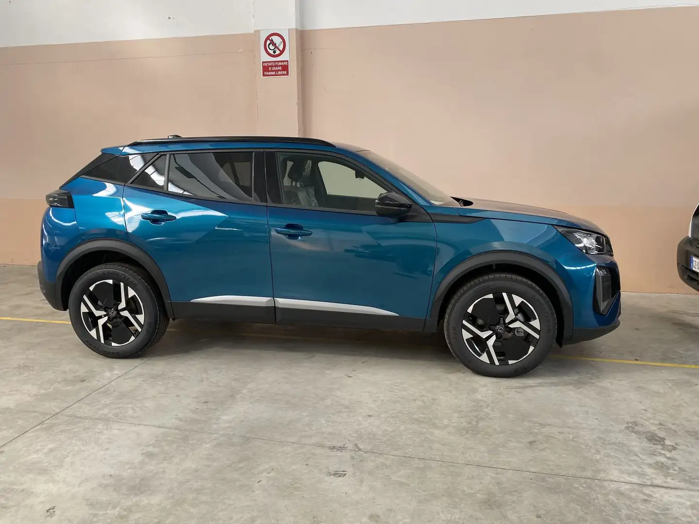 Peugeot 2008 2008 PureTech 100 S&S Allure Blauw - 1