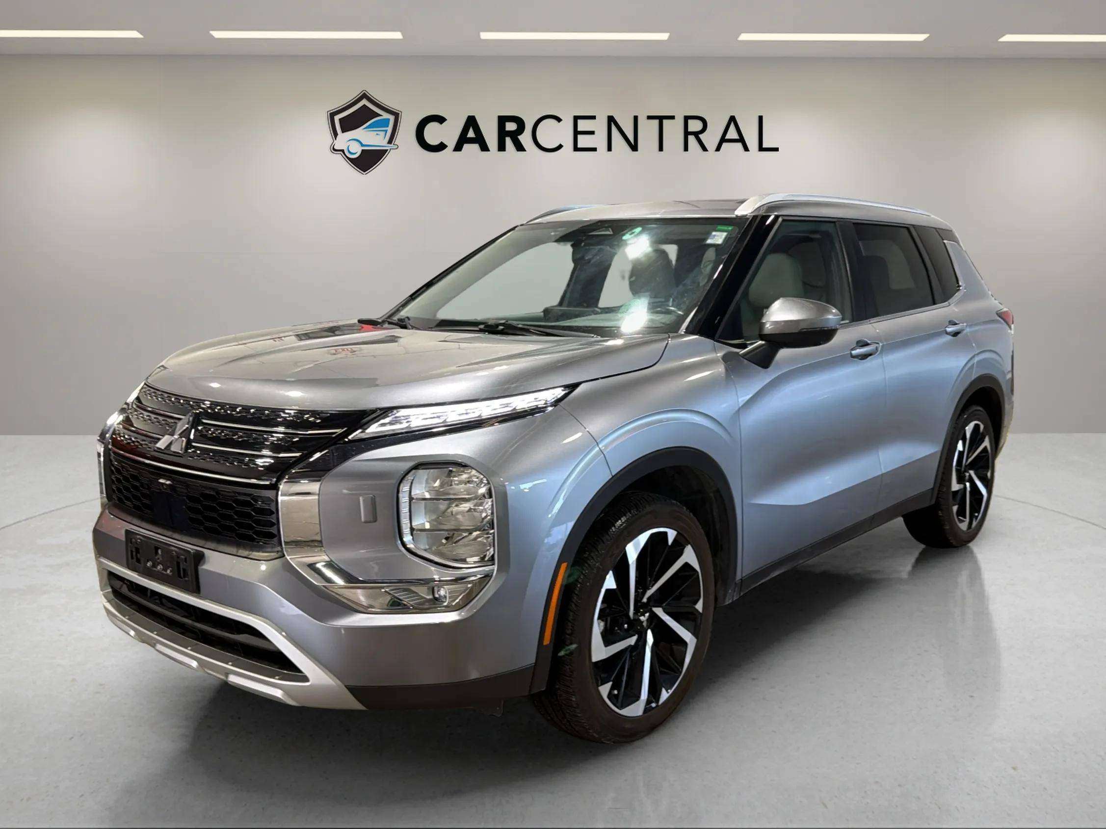 Gray 2023 Mitsubishi Outlander SUV / Crossover All-Wheel Drive Automatic