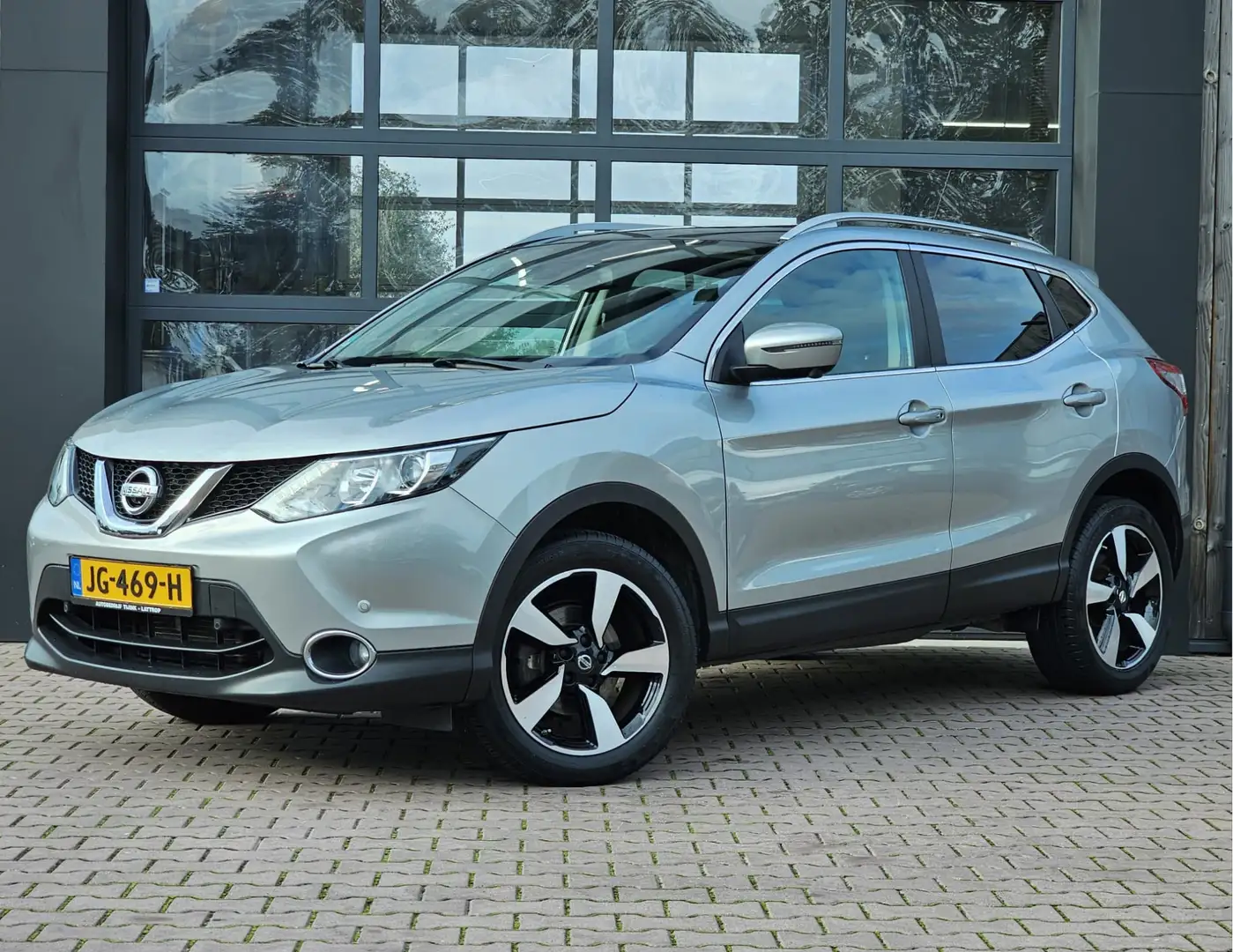 Nissan Qashqai 1.2 Connect Edition | Automaat | Navi | Pano | Tre Grijs - 1