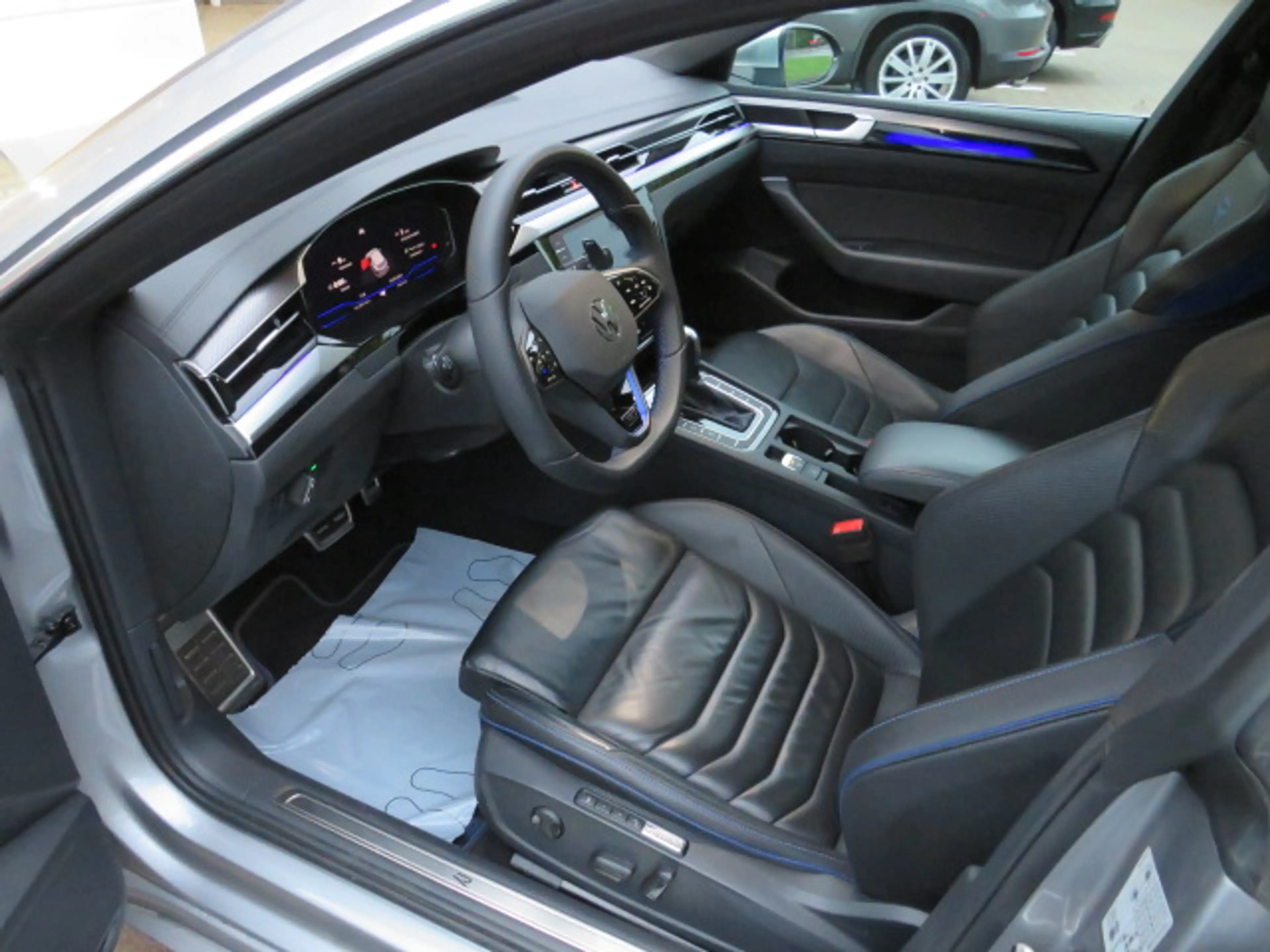 Volkswagen Arteon R 4Motion / IQ.Light / AHK — photo 6