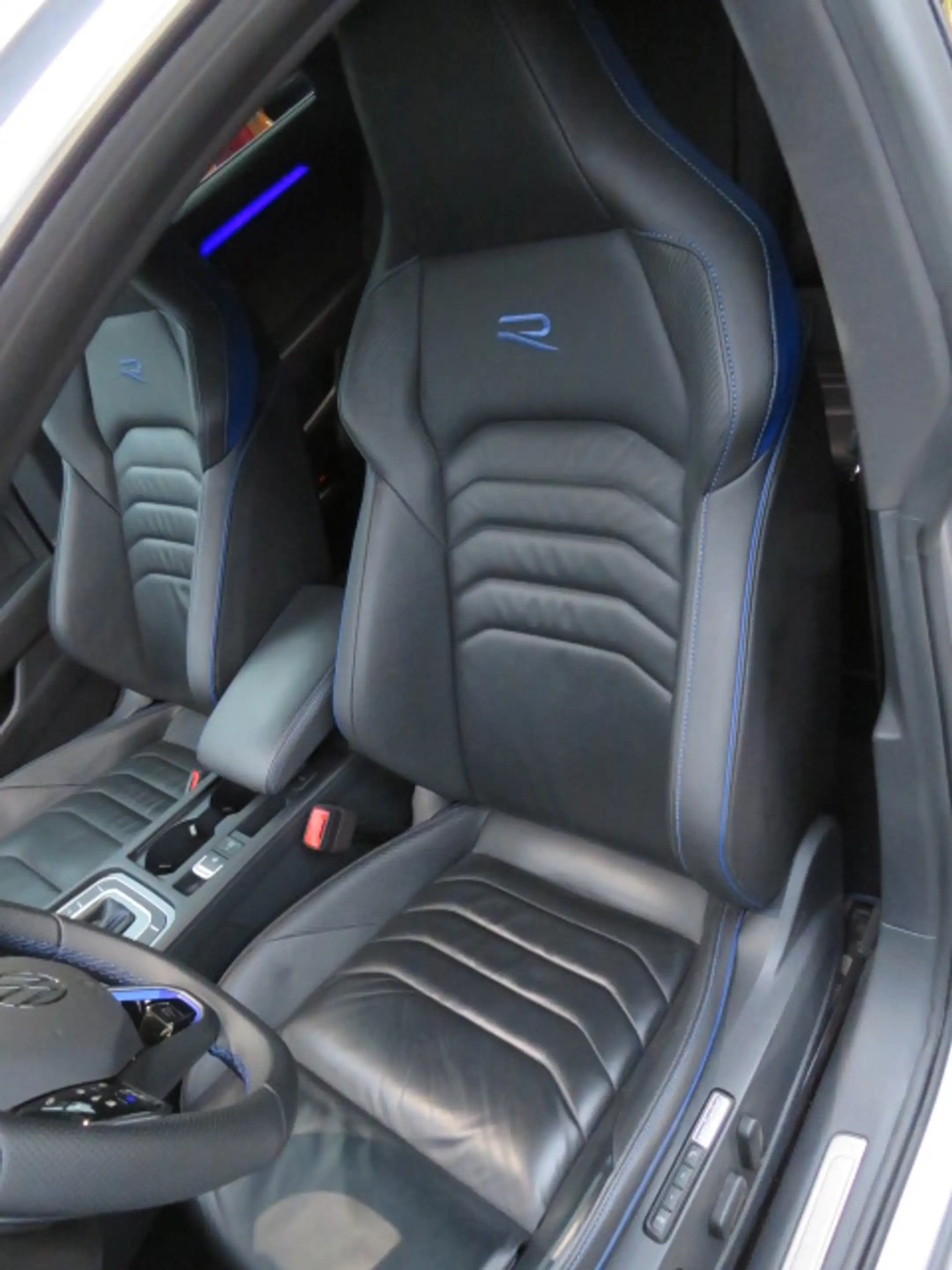 Volkswagen Arteon R 4Motion / IQ.Light / AHK — photo 8