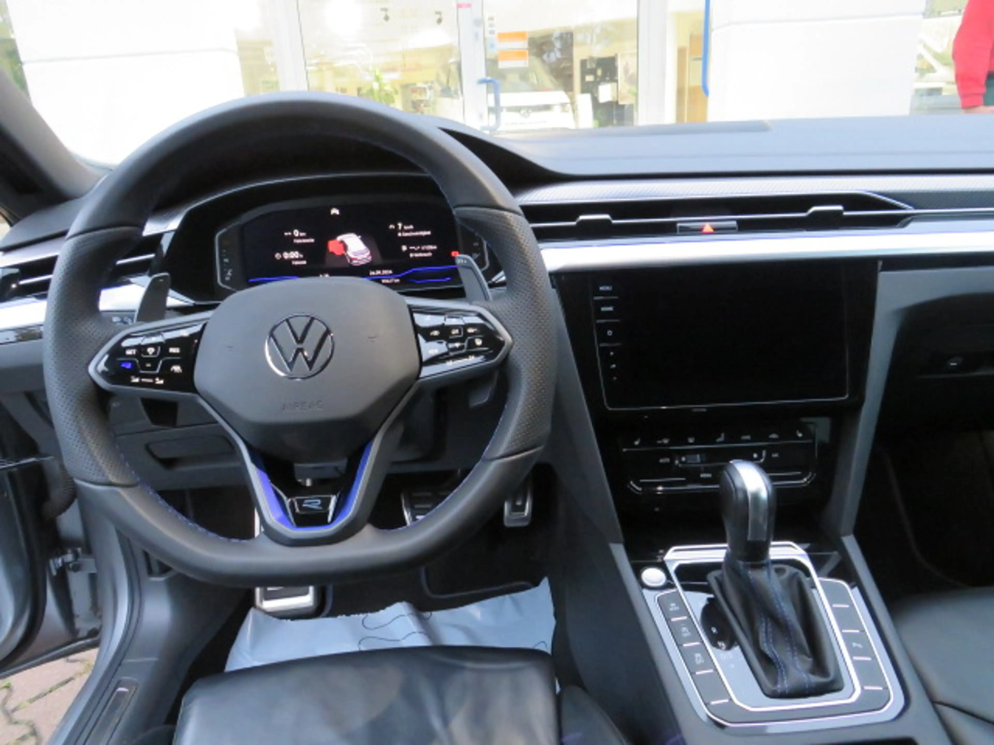 Volkswagen Arteon R 4Motion / IQ.Light / AHK — photo 5