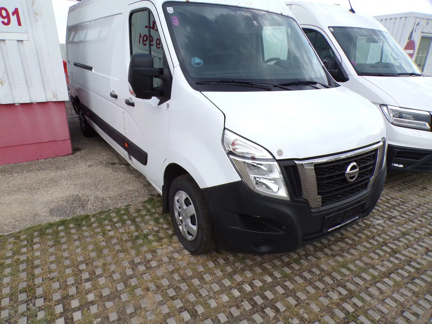 Nissan NV400 L3H2 3,5t PRO Weiß - 1