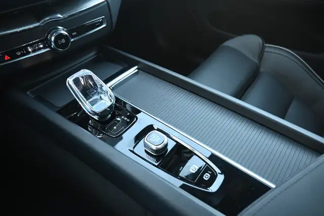 Volvo XC60 view 22