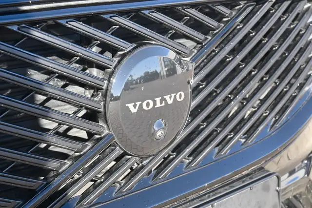 Volvo XC60 view 9