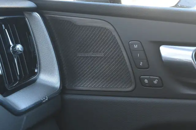 Volvo XC60 view 27