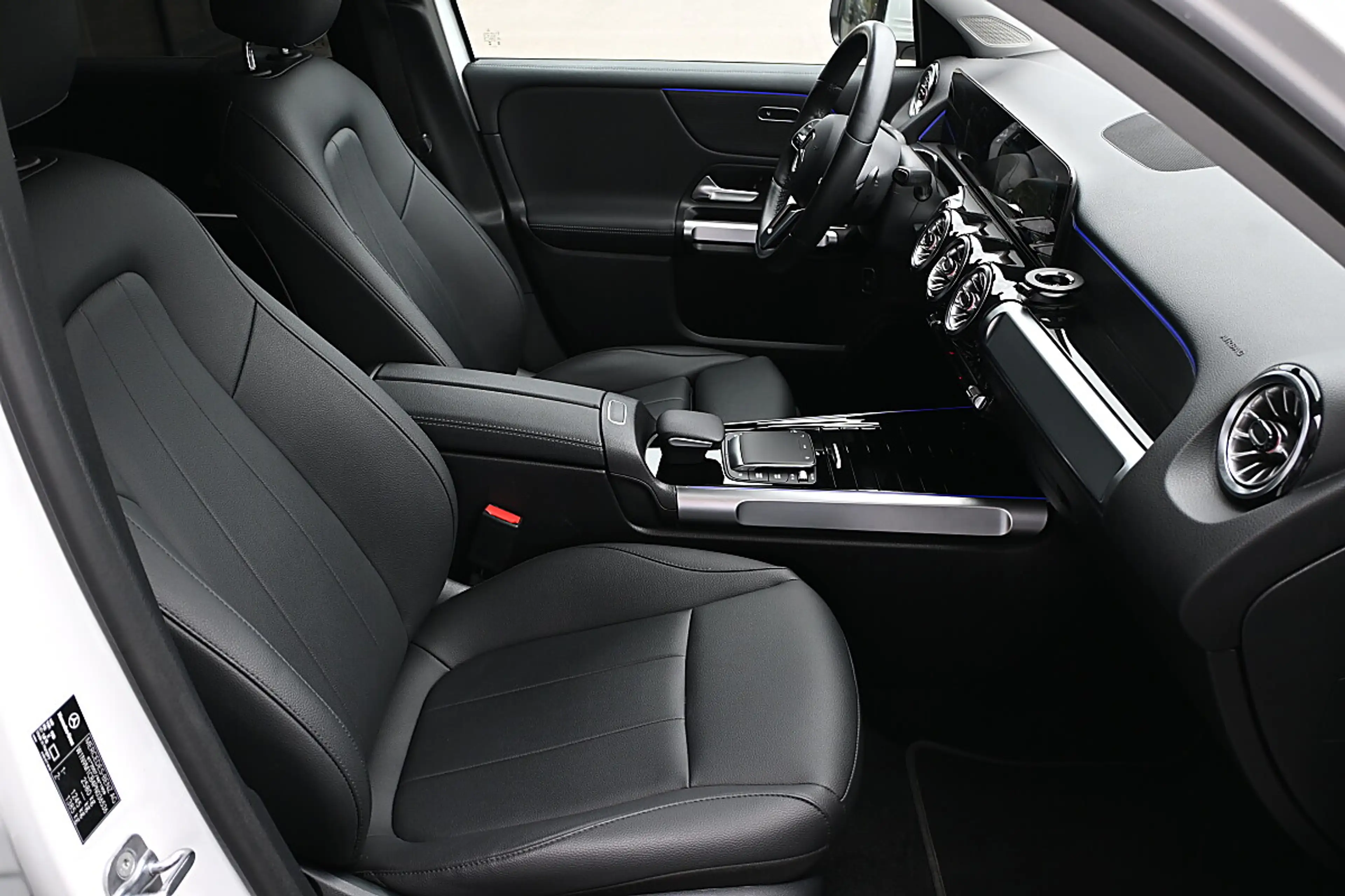 Mercedes-Benz EQB 350 4MATIC Aut. LED, Navi, Lenkradheizung, Totwinke... — photo 5