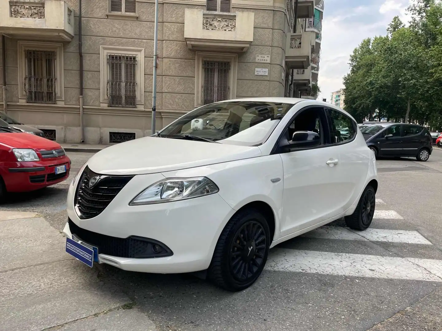 Lancia Ypsilon 1.2 69 CV 5 porte GPL Ecochic Elefantino Bianco - 1