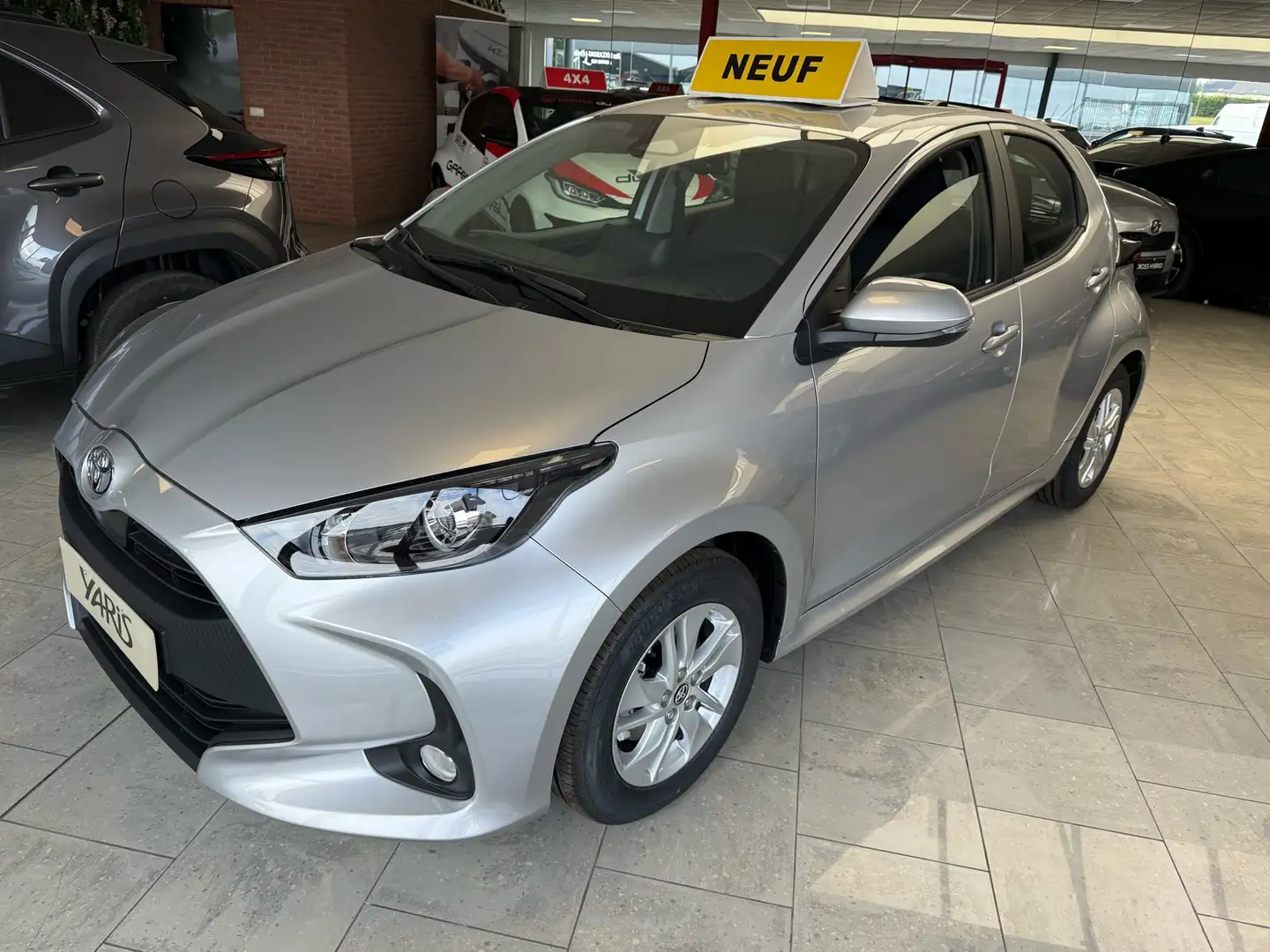 Toyota Yaris 😍NEUVE DE STOCK GARANTIE CONSTRUCTEUR DE 10ANS Gris - 1