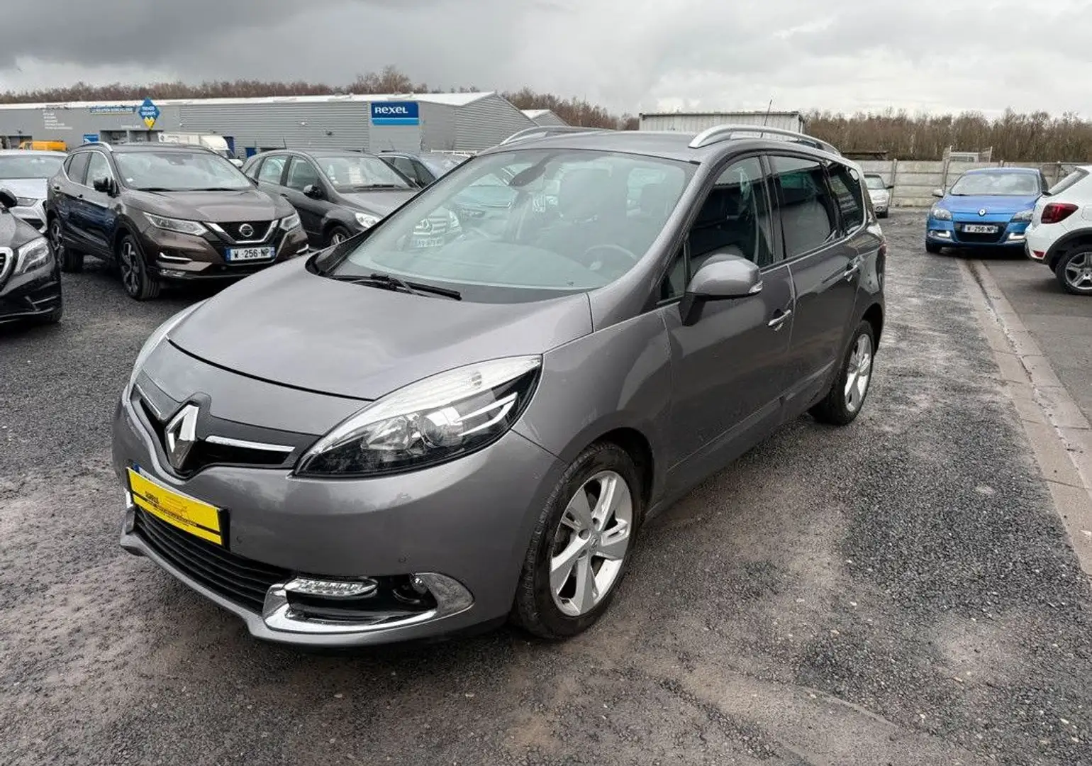 Renault Scenic 1l5 Dci 100 chx « Finition Lounge » Gris - 2