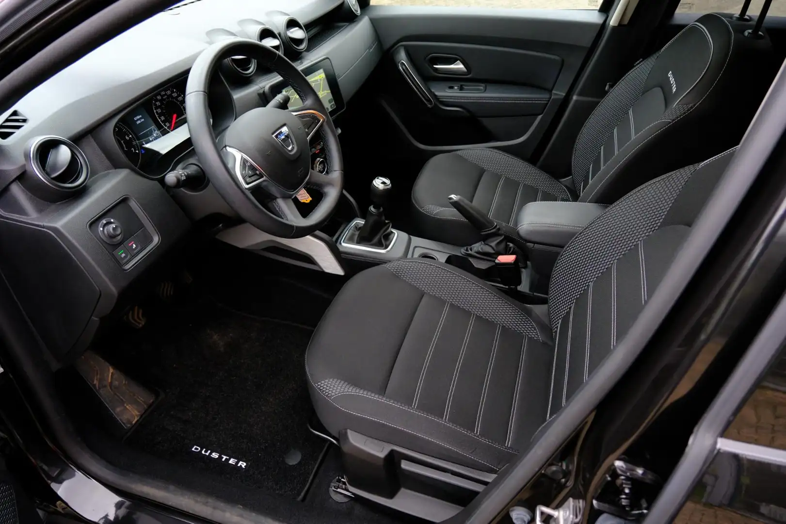 Dacia Duster 1.0 TCe Bi-Fuel Prestige Navi|1e Eig |Clima|LMV|Ca Zwart - 2