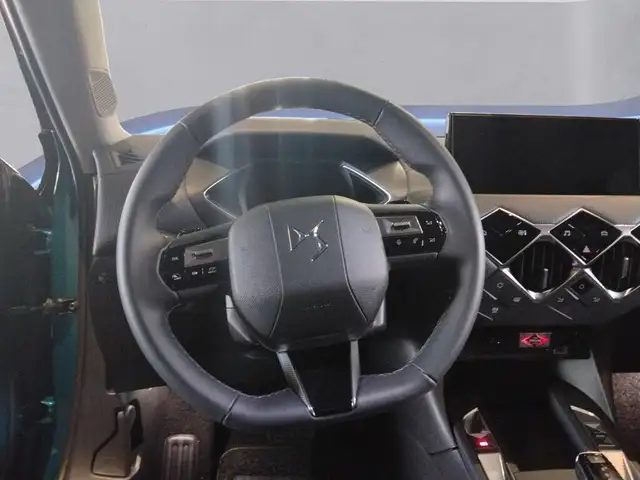 DS Automobiles DS 3 view 12