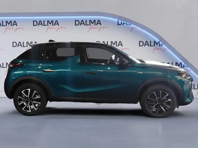 DS Automobiles DS 3 view 6