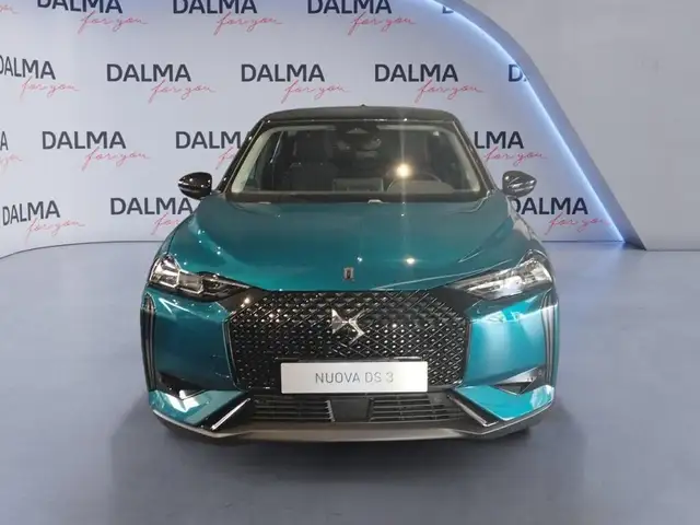 DS Automobiles DS 3 view 8