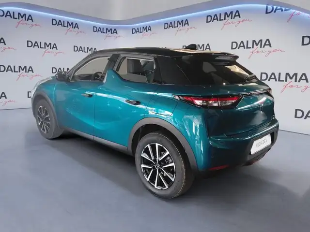 DS Automobiles DS 3 view 3