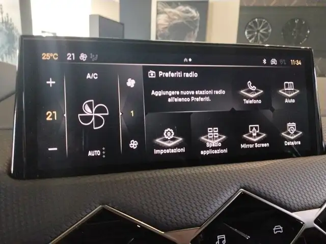 DS Automobiles DS 3 view 20