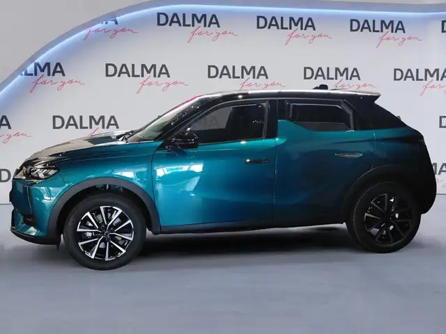 DS Automobiles DS 3 view 2