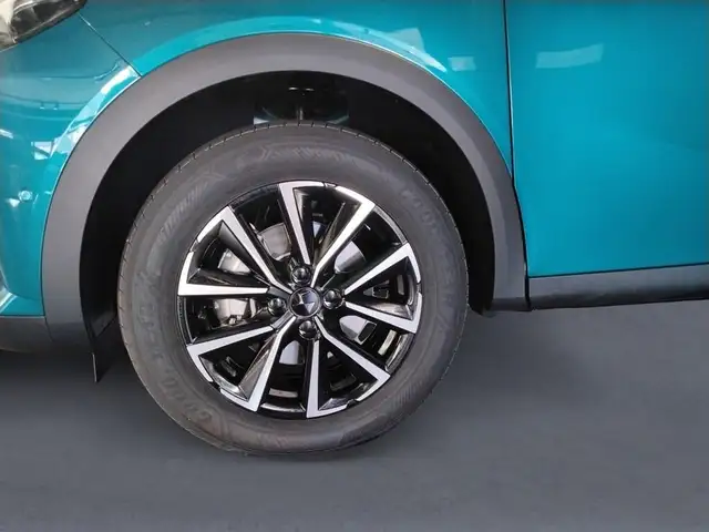 DS Automobiles DS 3 view 9