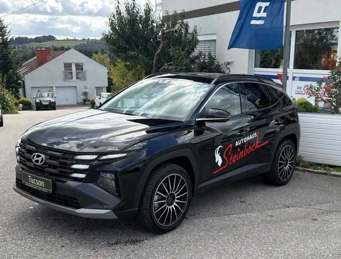 Hyundai TUCSON 1,6 T-GDI HEV 4WD Jubilé Aut. Schwarz - 1