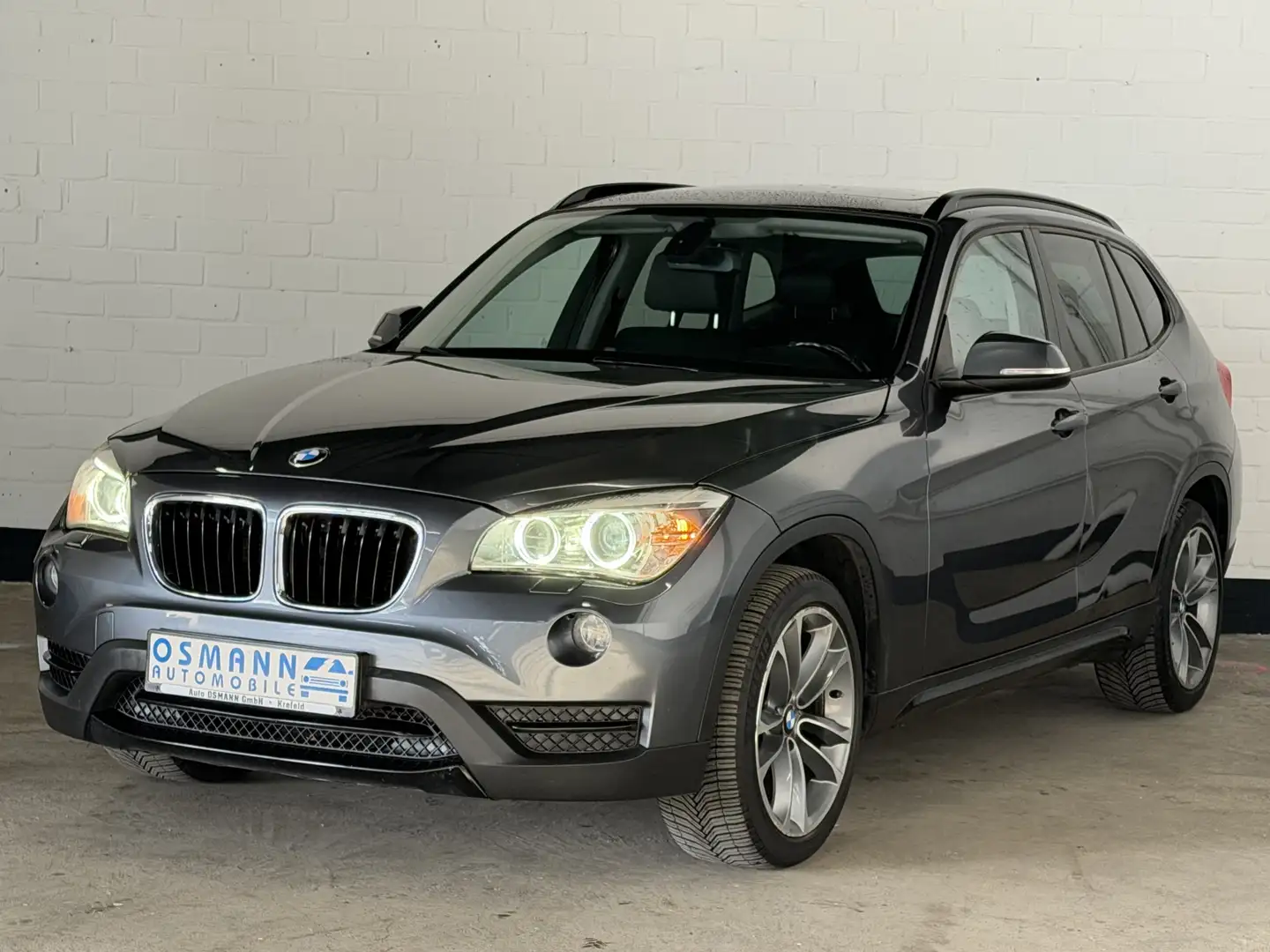 BMW X1 xDrive20d Sport Line PANO Bi-Xenon Gri - 2