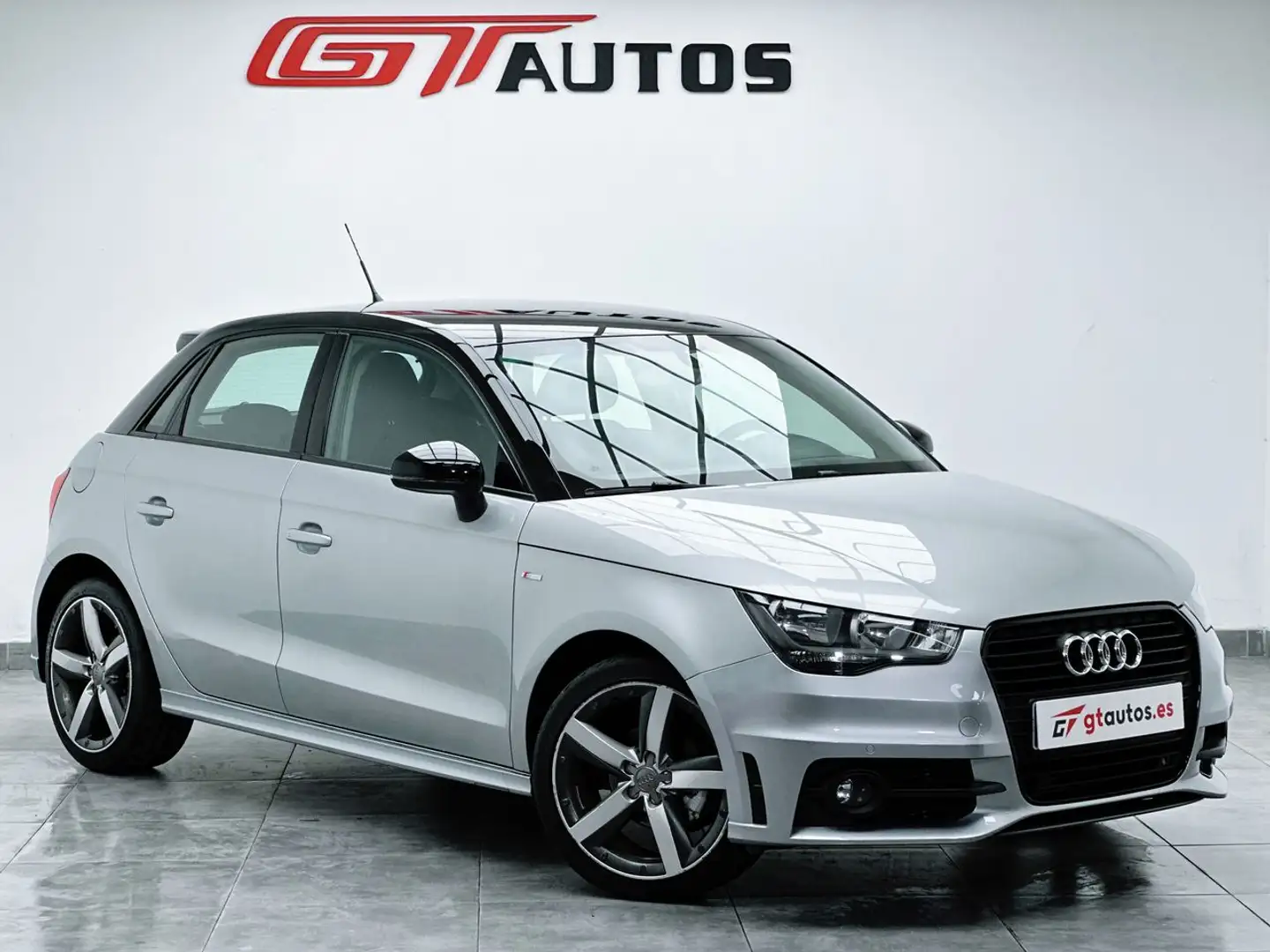 Audi A1 Sportback 1.6TDI Attraction S-Tronic Argent - 1