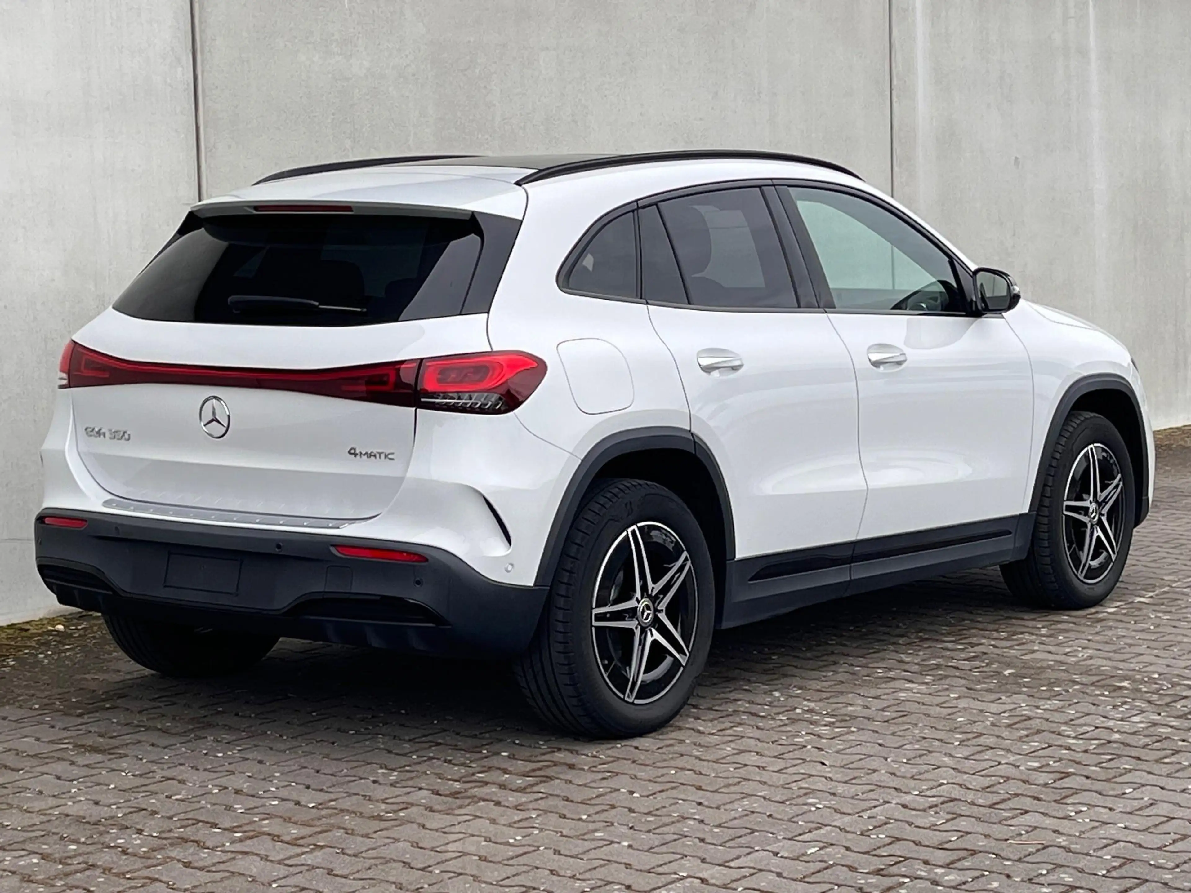 Mercedes-Benz EQA 350 4MATIC AMG/Pano — photo 3